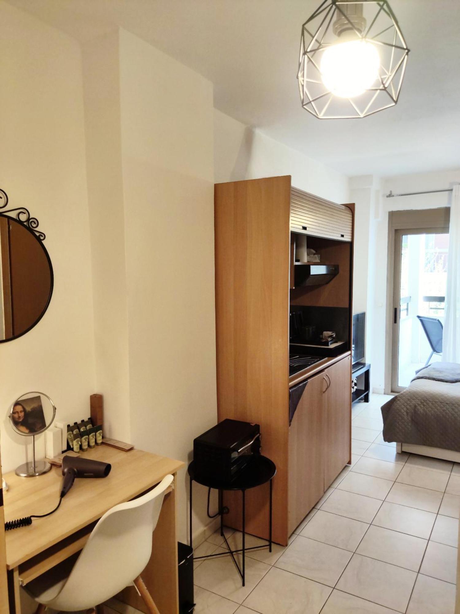 Elegant Central Studio With Balcony & 1 Gbps Fiber Солун Екстериор снимка